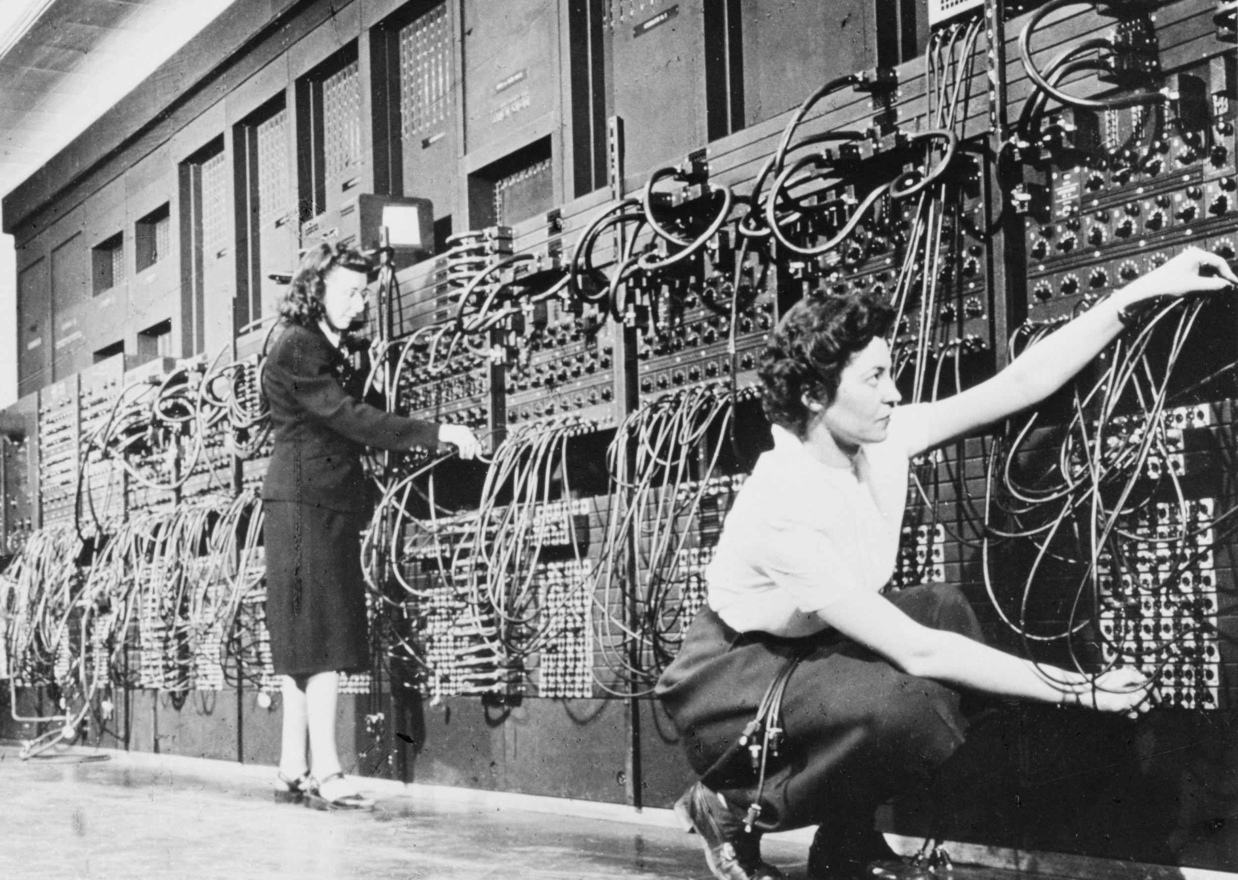 Если xx век это торжество физики. ЭНИАК 1946. ЭВМ ЭНИАК. Первый компьютер ЭНИАК 1946. ЭНИАК (Eniac).